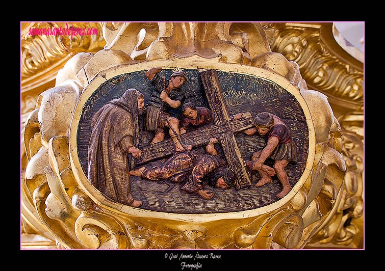 Cartela del lateral trasero derecho de la canastilla del Paso de Nuestro Padre Jesús de la Vía-Crucis - 9º Estación: Jesús cae por tercera vez