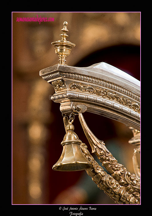 Detalle de la Cruz de Guía de la Hermandad de las Cinco Llagas