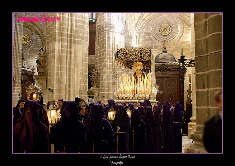 Paso de Palio de Nuestra Madre y Señora del Traspaso