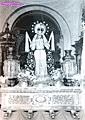 Nuestra Señora de la Esperanza de la Yedra en el paso en que procesionó desde 1939 hasta 1942. El paso era de madera tallada y dorada sobre un fondo de color verde. La Hermandad de la Piedad era y es la propietaria del manto que luce la Virgen