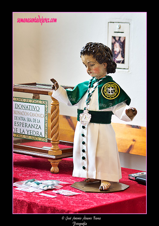 Niño Jesús vestido de nazareno en la mesa petitoria del Besapiés de Nuestro Padre Jesús de la Sentencia y Humildad 2011