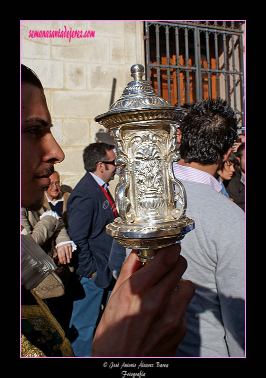 Pértiga del pertiguero del Cuerpo de Acólitos del paso de palio de la Hermandad de la Yedra