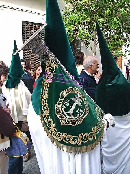 Representación de la Hermandad de la Buena Muerte en la Antepresidencia del cortejo de palio de la Hermandad de la Yedra