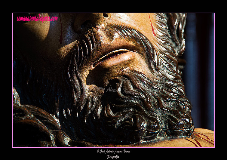 Detalle de la boca y barba del Santísimo Cristo de la Buena Muerte