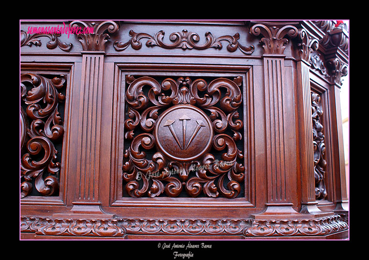 Evangelista de una esquina de la canastilla del Paso del Santísimo Cristo de la Buena Muerte