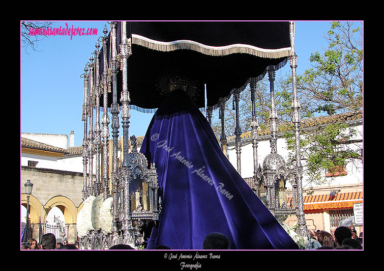 Trasera del paso de palio de María Santísima del Dulce Nombre