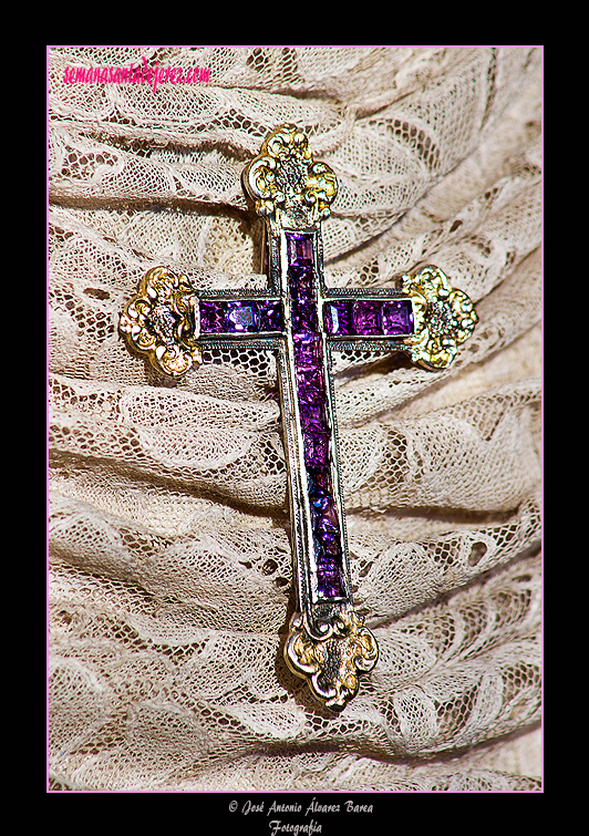 Cruz pectoral de María Santísima del Dulce Nombre