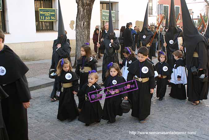 Pequeños nazarenos de la Hermandad del Cristo de la Buena Muerte