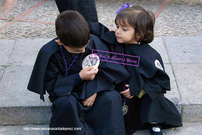 Pequeños monaguillos de la Hermandad del Cristo de la Buena Muerte