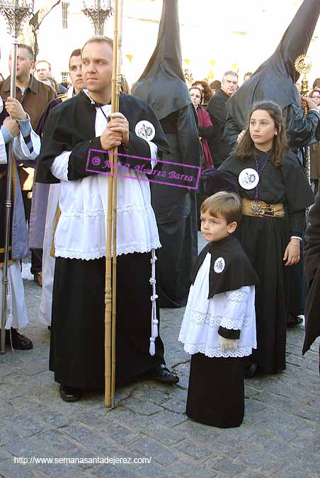 Enciendevelas del paso de Palio de la Hermandad del Cristo de la Buena Muerte