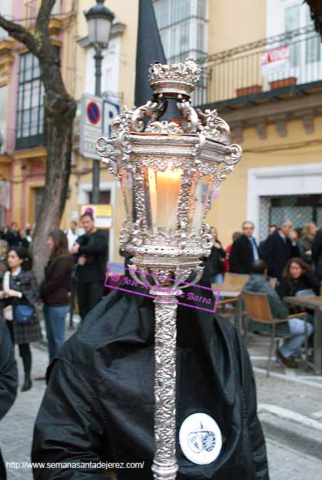 Farol que acompaña al Banderin Concepcionista de la Hermandad del Cristo de la Buena Muerte