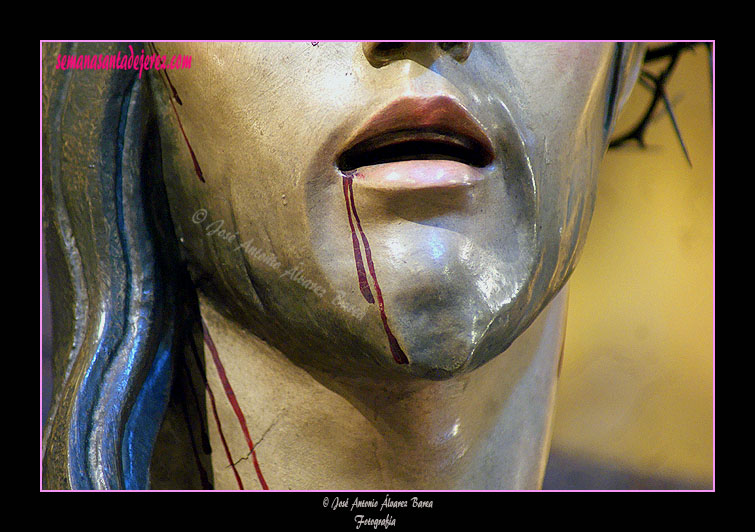 Detalle de la boca y barba del Santísimo Cristo del Perdón