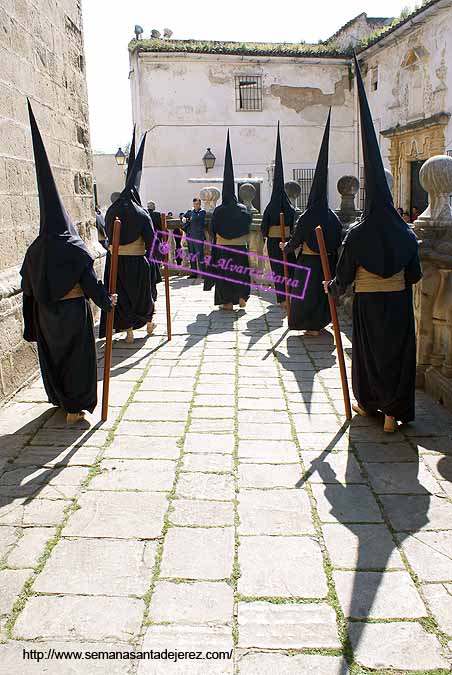 Nazarenos del cortejo del Cristo de la Hermandad del Santísimo Cristo del Perdón