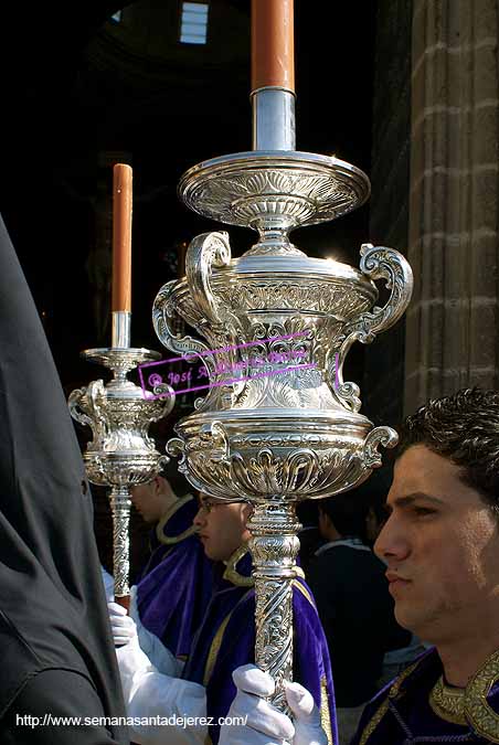 Ciriales de la Hermandad del Cristo del Perdón