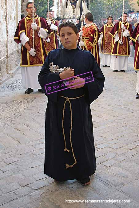 Monaguillo con naveta de la Hermandad del Cristo del Perdón