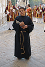 Monaguillo con naveta de la Hermandad del Cristo del Perdón