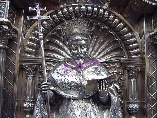 Detalle de la capilla de Santo Domingo en la canastilla del Paso de Nuestra Señora de Loreto