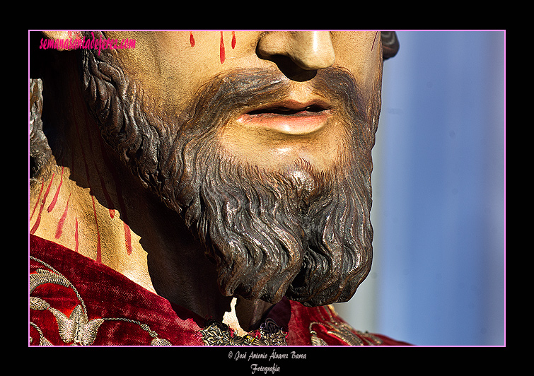 Detalle de la boca y barba de la efigie del Santo Ecce-Homo