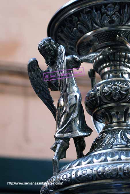 Detalle de angel en un cirial de la Hermandad de Nuestra Sra. de Loreto