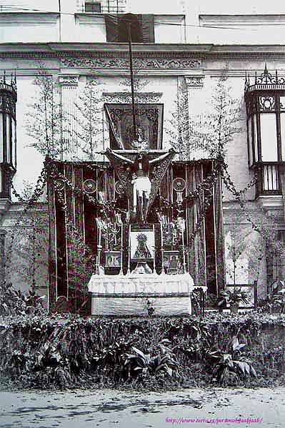 El 15 de agosto de 1936, recien comenzada la Guerra Civil, fue trasladado solemnemente a la Alameda Cristina el Cristo de la Expiración para presidir una Misa de campaña pidiendose por la pas en España. La imagen está ante el palacio de los Marqueses del Salobral luego derruido al construirse el aparcamiento subterráneo del Mamelón