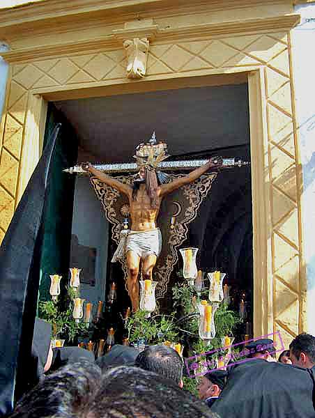 Paso del Santísimo Cristo de la Expiración a la salida de la Ermita de San Telmo 