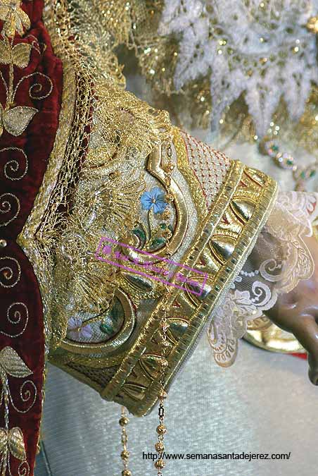 Detalle de los bordados de la manga de la Saya de la Coronación Canonica de María Santísima del Valle