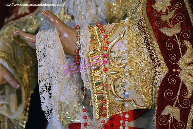 Detalle de los bordados de la manga de la Saya de la Coronación Canonica de María Santísima del Valle