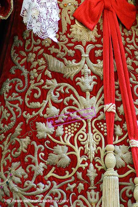 Detalle de los bordados de la saya de María Santísima del Valle