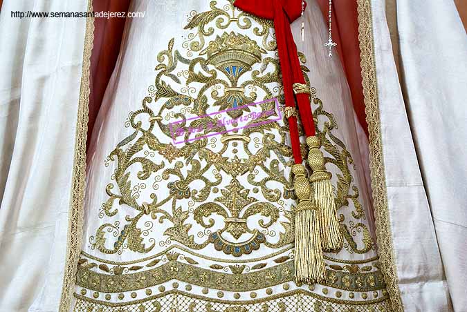 Detalle de los bordados de la saya de María Santísima del Valle