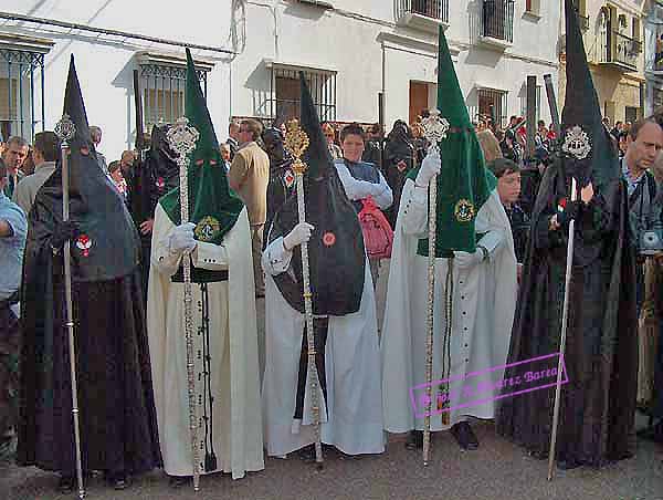 Representación de las Hermandades de la Coronación y la Yedra en la presidencia del cortejo del Cristo de la Hermandad del Cristo de la Expiración