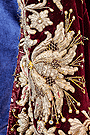 Detalle de los bordados del manto isabelino de María Santísima del Valle
