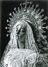 María Santísima de las Tristezas. Realizada por el escultor Don Luis Ortega Brú, para el grupo del Sagrado Descendimiento entre 1950 y 1957. Procesiona por primera vez en la Semana Santa de 1959. (Fotografía: Diego Romero Favieri).