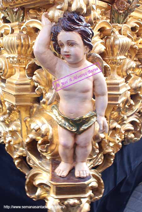 Angelito de una de las esquinas de los respiraderos del Paso de Misterio del Sagrado Descendimiento de Nuestro Señor