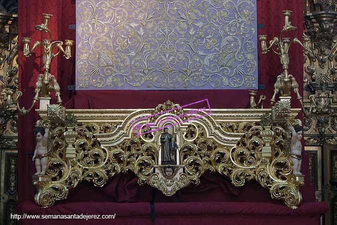 Limpieza del dorado del paso de Misterio del Sagrado Descendimiento