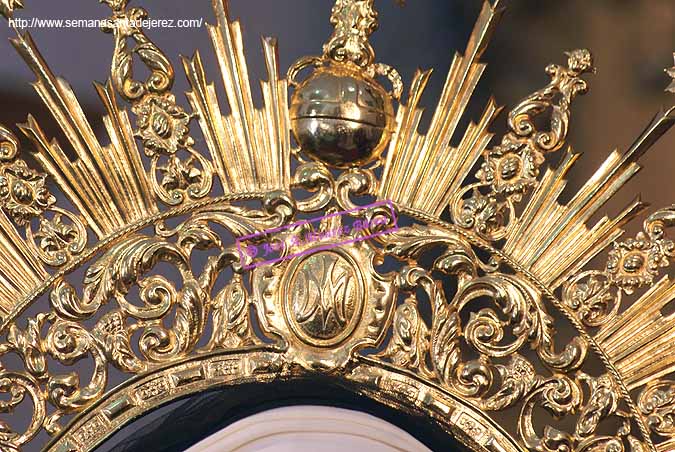 Detalle de la diadema de la Virgen de las Tristezas (Paso de Misterio del Sagrado Descendimiento)