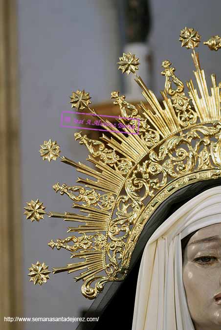 Detalle de la diadema de la Virgen de las Tristezas (Paso de Misterio del Sagrado Descendimiento)