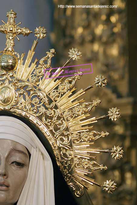 Detalle de la diadema de la Virgen de las Tristezas (Paso de Misterio del Sagrado Descendimiento)