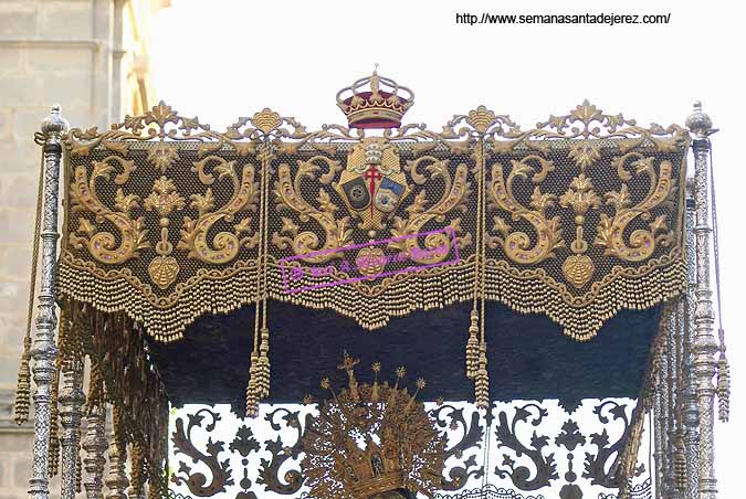 Caídas delanteras del paso de palio de Nuestra Madre y Señora de la Soledad 