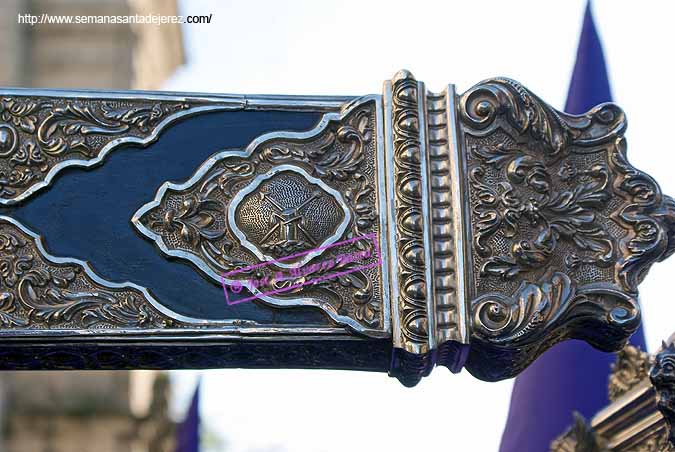 Detalle de la Cruz de Guía de la Hermandad de la Soledad