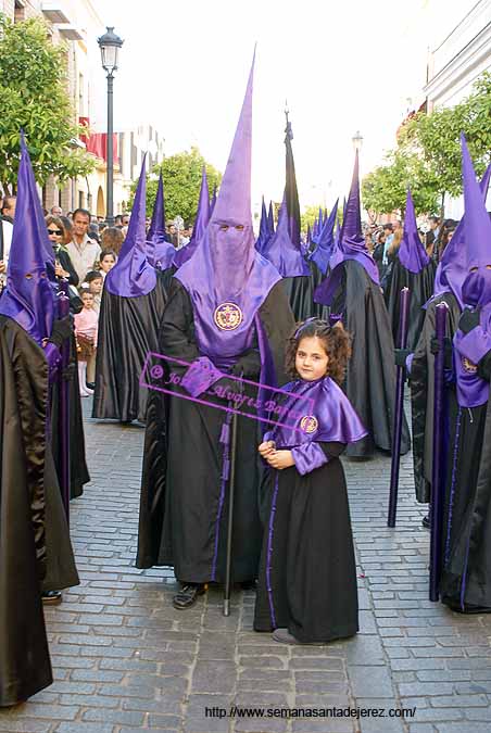 Nazarenos de la Hermandad de la Soledad