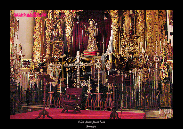 Altar de insignias de la Hermandad de la Soledad