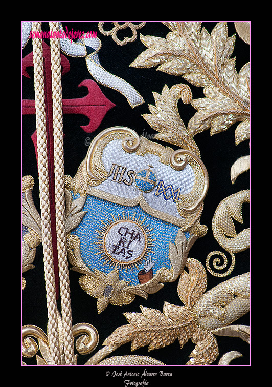 Detalle del estandarte de la Hermandad de la Soledad