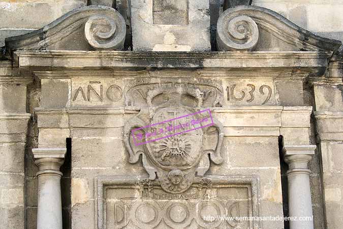 Iglesia de la Victoria (Detalle de referencia de fecha en la torre)