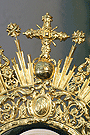 Cruz que remata la diadema de la Virgen de las Tristezas (Paso de Misterio del Sagrado Descendimiento de Nuestro Señor)