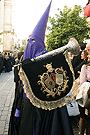 Nazareno con bocina de la Hermandad de la Soledad