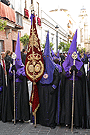 Estandarte de la Hermandad de Capataces y Costaleros en el cortejo de la Hermandad de la Soledad 