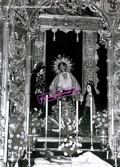 Capilla del Calvario. Camarín de los Titulares exornado para los Cultos Cuaresmales (Archivo: V. Bellido)