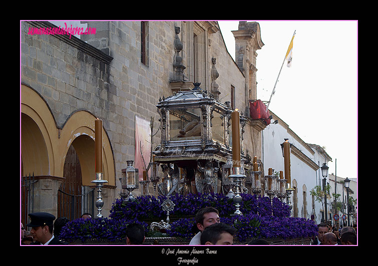 Paso de la Urna del Santo Entierro de Nuestro Señor