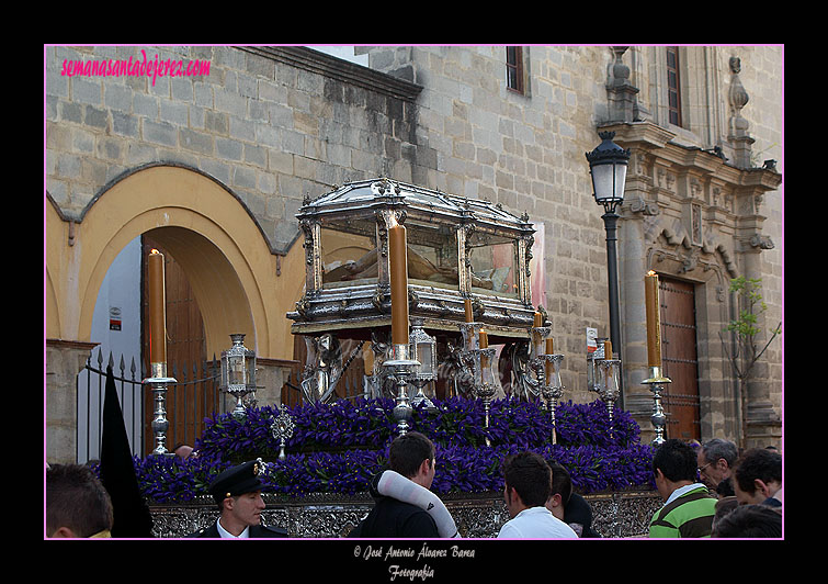 Paso de la Urna del Santo Entierro de Nuestro Señor