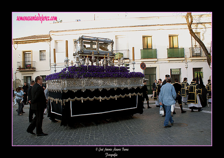 Paso de la Urna del Santo Entierro de Nuestro Señor